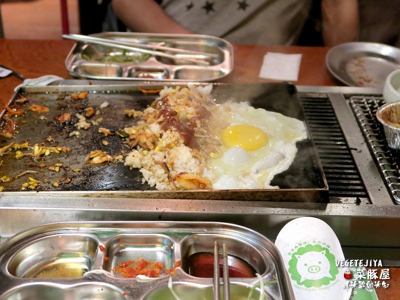 【捷運六張犁站】VEGETEJIYA菜豚屋(信義店)~來自日本的超強韓式烤肉,有機生菜免費吃到飽!!
