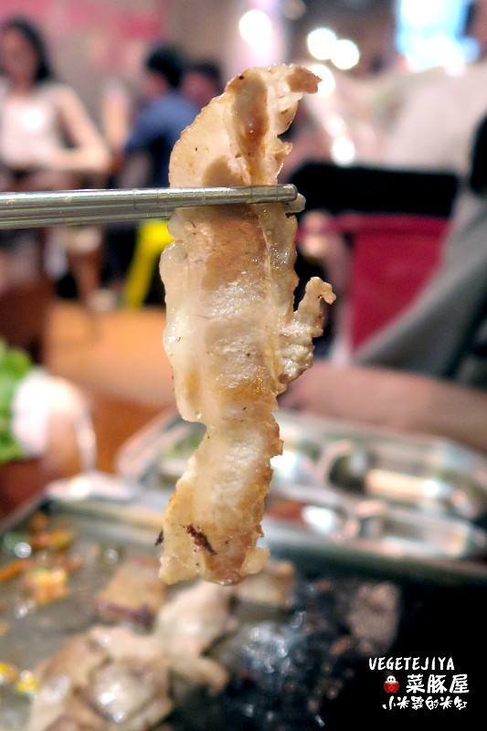 【捷運六張犁站】VEGETEJIYA菜豚屋(信義店)~來自日本的超強韓式烤肉,有機生菜免費吃到飽!!