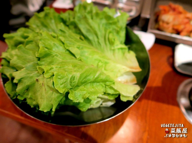 【捷運六張犁站】VEGETEJIYA菜豚屋(信義店)~來自日本的超強韓式烤肉,有機生菜免費吃到飽!!