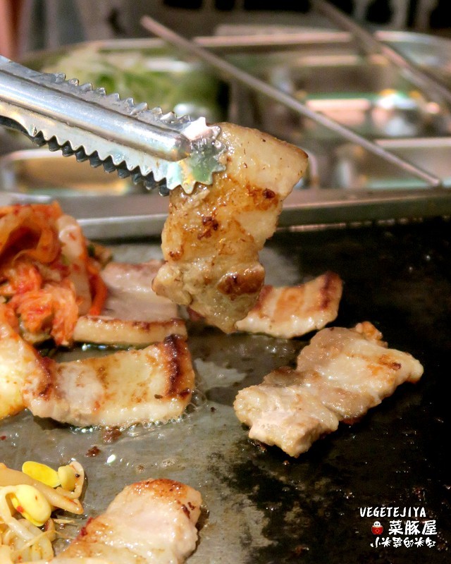 【捷運六張犁站】VEGETEJIYA菜豚屋(信義店)~來自日本的超強韓式烤肉,有機生菜免費吃到飽!!