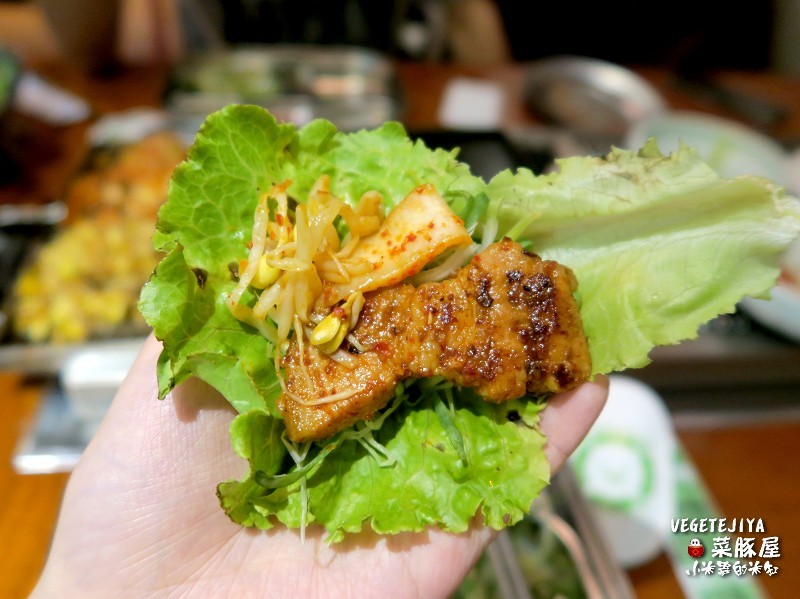 【捷運六張犁站】VEGETEJIYA菜豚屋(信義店)~來自日本的超強韓式烤肉,有機生菜免費吃到飽!!