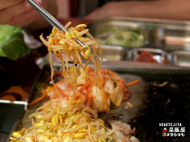 【捷運六張犁站】VEGETEJIYA菜豚屋(信義店)~來自日本的超強韓式烤肉,有機生菜免費吃到飽!!