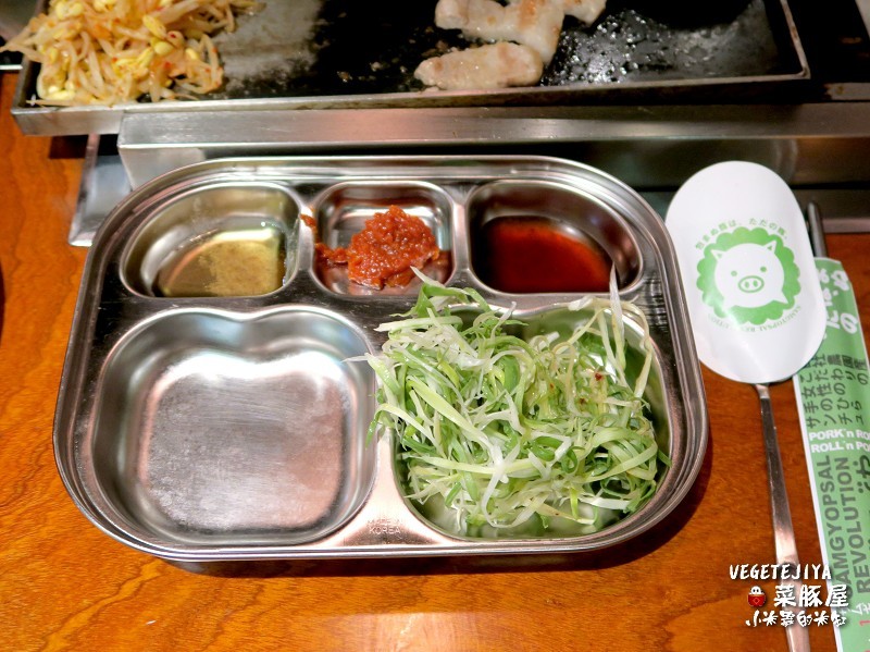 【捷運六張犁站】VEGETEJIYA菜豚屋(信義店)~來自日本的超強韓式烤肉,有機生菜免費吃到飽!!