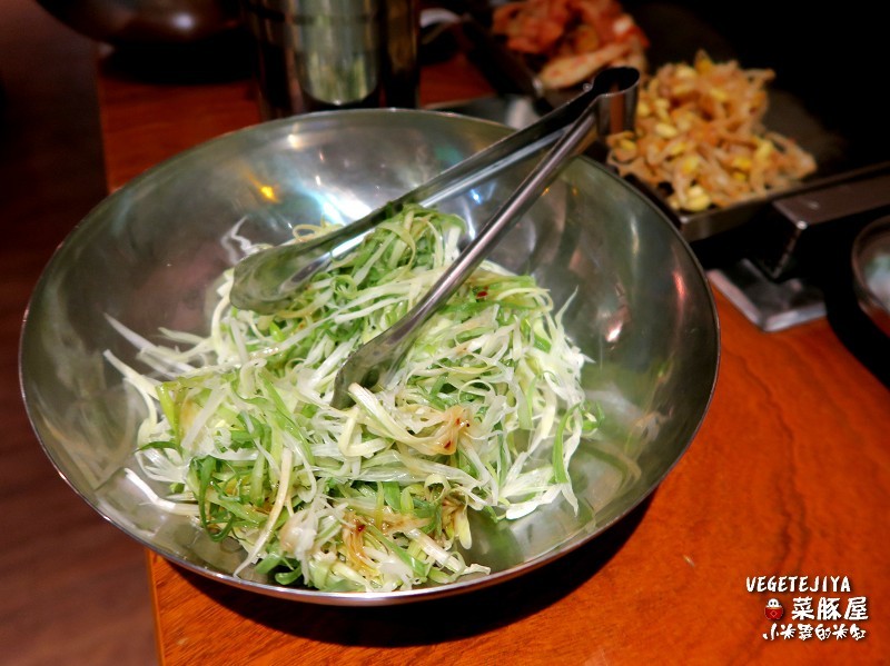 【捷運六張犁站】VEGETEJIYA菜豚屋(信義店)~來自日本的超強韓式烤肉,有機生菜免費吃到飽!!