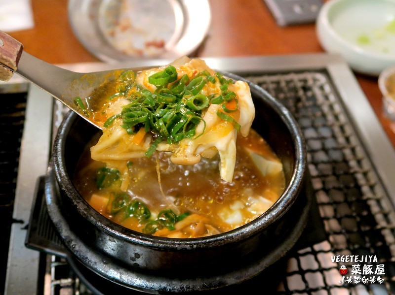 【捷運六張犁站】VEGETEJIYA菜豚屋(信義店)~來自日本的超強韓式烤肉,有機生菜免費吃到飽!!