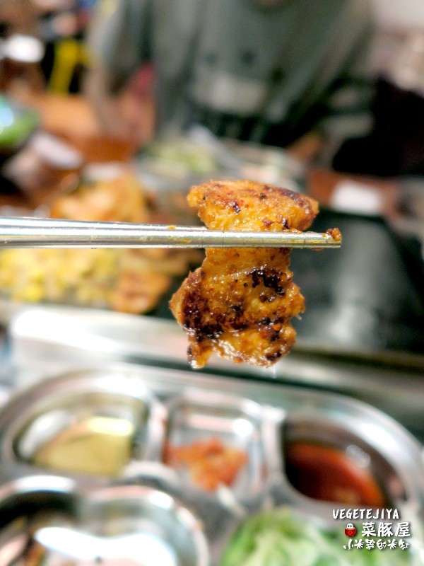 【捷運六張犁站】VEGETEJIYA菜豚屋(信義店)~來自日本的超強韓式烤肉,有機生菜免費吃到飽!!