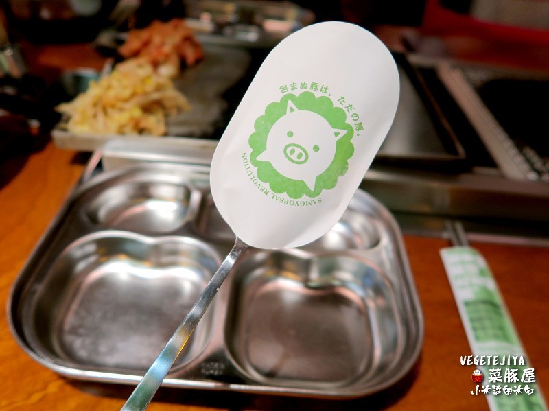 【捷運六張犁站】VEGETEJIYA菜豚屋(信義店)~來自日本的超強韓式烤肉,有機生菜免費吃到飽!!