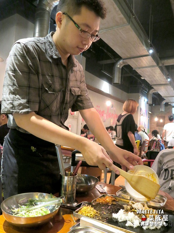 【捷運六張犁站】VEGETEJIYA菜豚屋(信義店)~來自日本的超強韓式烤肉,有機生菜免費吃到飽!!
