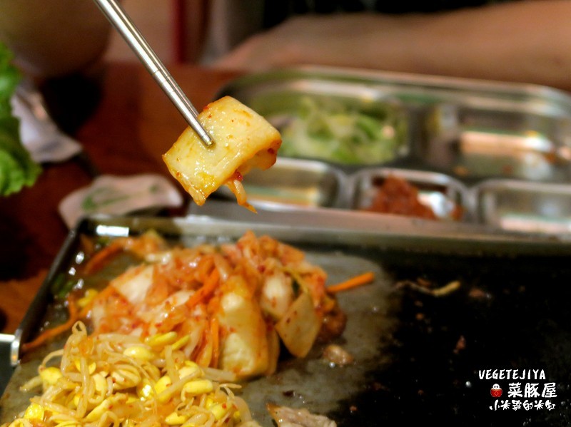 【捷運六張犁站】VEGETEJIYA菜豚屋(信義店)~來自日本的超強韓式烤肉,有機生菜免費吃到飽!!