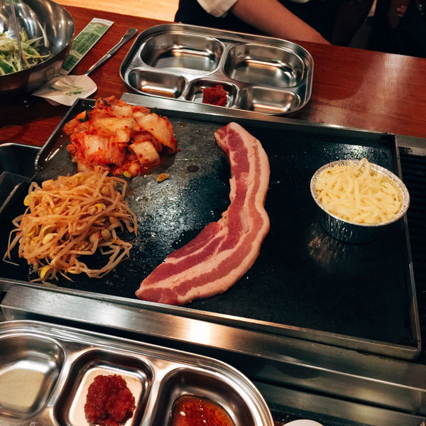 [台北信義美食]VEGETEJIYA菜豚屋(信義店) 日韓式烤肉 生菜包肉  上生三層肉 上等里肌肉 濟州御飯 豆腐湯鍋 六張犁站