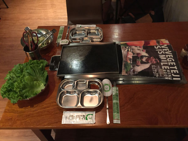 [台北信義美食]VEGETEJIYA菜豚屋(信義店) 日韓式烤肉 生菜包肉  上生三層肉 上等里肌肉 濟州御飯 豆腐湯鍋 六張犁站