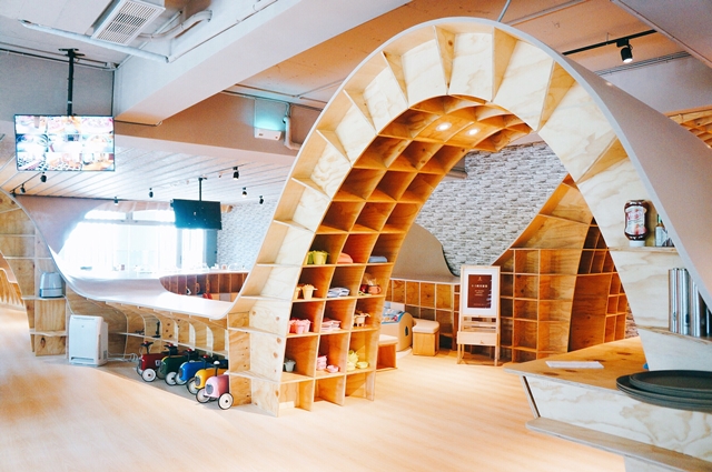 【台北內湖區】Money Jump親食親子餐廳。夢幻的旋轉木馬、紅點文旅溜滑梯、球池、五星級主廚餐點