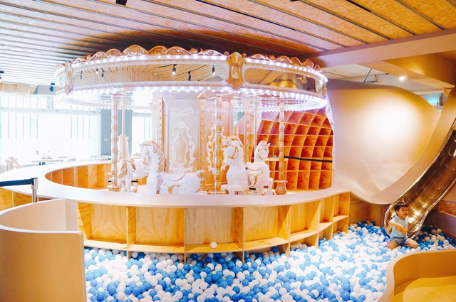 【台北內湖區】Money Jump親食親子餐廳。夢幻的旋轉木馬、紅點文旅溜滑梯、球池、五星級主廚餐點