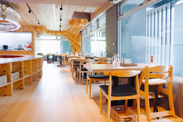 【台北內湖區】Money Jump親食親子餐廳。夢幻的旋轉木馬、紅點文旅溜滑梯、球池、五星級主廚餐點