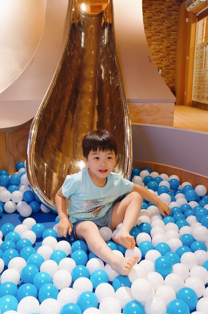 【台北內湖區】Money Jump親食親子餐廳。夢幻的旋轉木馬、紅點文旅溜滑梯、球池、五星級主廚餐點