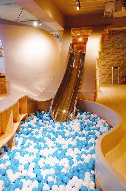 【台北內湖區】Money Jump親食親子餐廳。夢幻的旋轉木馬、紅點文旅溜滑梯、球池、五星級主廚餐點