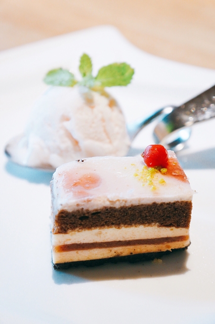 【台北內湖區】Money Jump親食親子餐廳。夢幻的旋轉木馬、紅點文旅溜滑梯、球池、五星級主廚餐點