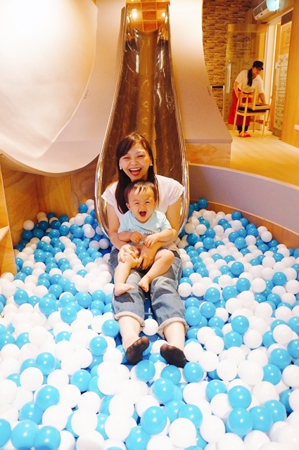 【台北內湖區】Money Jump親食親子餐廳。夢幻的旋轉木馬、紅點文旅溜滑梯、球池、五星級主廚餐點