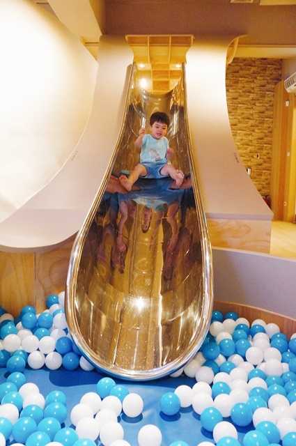 【台北內湖區】Money Jump親食親子餐廳。夢幻的旋轉木馬、紅點文旅溜滑梯、球池、五星級主廚餐點