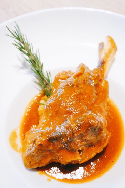 【台北內湖區】Money Jump親食親子餐廳。夢幻的旋轉木馬、紅點文旅溜滑梯、球池、五星級主廚餐點