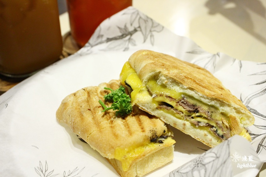 [ 內湖．港墘站美食 ] 淺藍 × The Antipodean～好吃澳洲早午餐，必點繽紛巴西莓碗