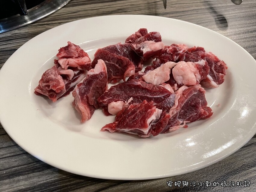 【台南牛肉鍋】這次不再錯過台南美食  老饕必吃溫體牛肉鍋  「鴻牛溫體牛肉火鍋」  鮮美牛肉每天從善化市場