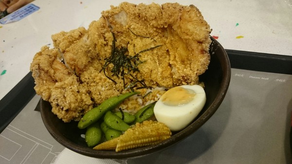 炸去啃：夢時代~去啃chicken 創意丼飯炸物