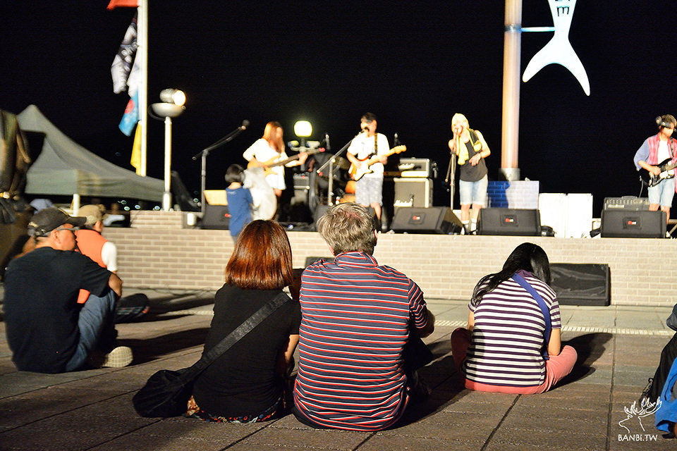 淡水漁人舞台-漁人碼頭夕陽 河岸搖滾音樂 烤魚生啤酒 TAI_2729