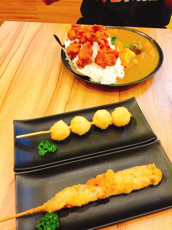 涮八秒湯咖哩(高雄裕誠店):【高雄平價咖哩、拉麵推薦】涮八秒湯咖哩-高雄裕誠店~美食行程一定要排這裡唷~推薦高雄的在地人或是來遊玩的旅人,路過絕對不要錯過喔!