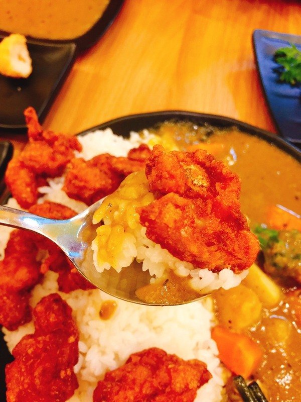 涮八秒湯咖哩(高雄裕誠店):【高雄平價咖哩、拉麵推薦】涮八秒湯咖哩-高雄裕誠店~美食行程一定要排這裡唷~推薦高雄的在地人或是來遊玩的旅人,路過絕對不要錯過喔!