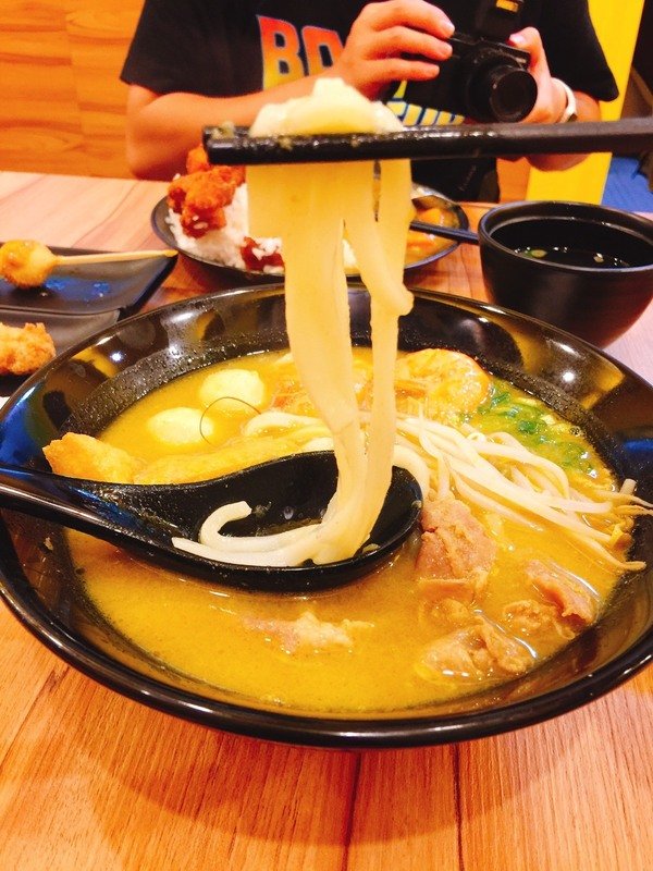 涮八秒湯咖哩(高雄裕誠店):【高雄平價咖哩、拉麵推薦】涮八秒湯咖哩-高雄裕誠店~美食行程一定要排這裡唷~推薦高雄的在地人或是來遊玩的旅人,路過絕對不要錯過喔!