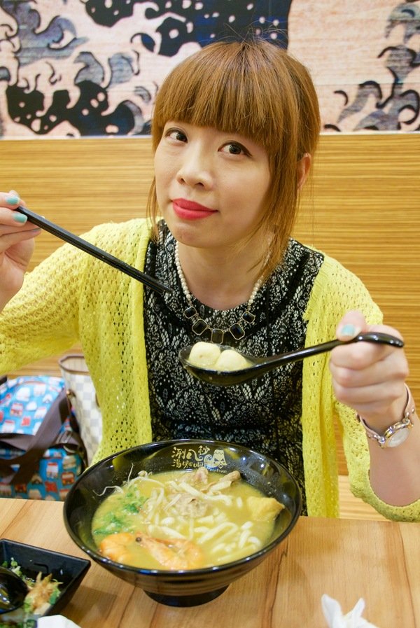 涮八秒湯咖哩(高雄裕誠店):【高雄平價咖哩、拉麵推薦】涮八秒湯咖哩-高雄裕誠店~美食行程一定要排這裡唷~推薦高雄的在地人或是來遊玩的旅人,路過絕對不要錯過喔!