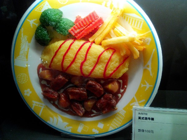 高雄空廚(台南新天地)：【中西區】高雄空廚。外皮酥脆，肉質紮實又入味的全家福脆皮德國豬腳