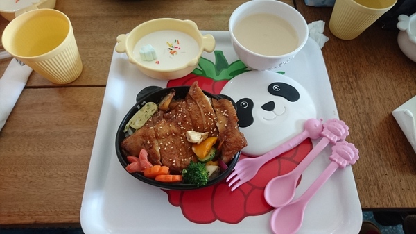 糖廍特色火鍋咖啡:高雄~糖廍特色火鍋咖啡~必吃可愛熊貓兒童餐~沙坑.溜滑梯.遊戲區小朋友玩的不亦樂乎~親子餐廳 聚餐的好地方~