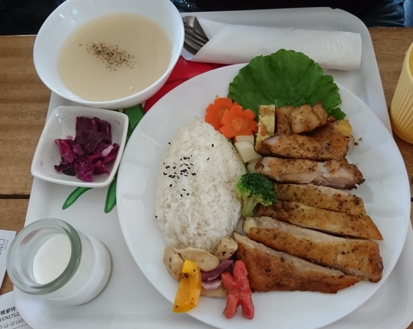 糖廍特色火鍋咖啡:高雄~糖廍特色火鍋咖啡~必吃可愛熊貓兒童餐~沙坑.溜滑梯.遊戲區小朋友玩的不亦樂乎~親子餐廳 聚餐的好地方~