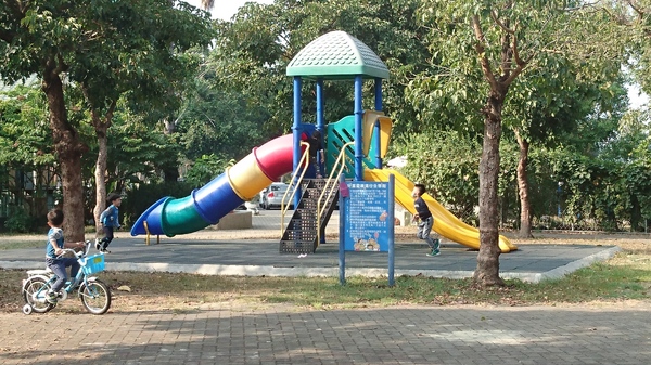 糖廍特色火鍋咖啡:高雄~糖廍特色火鍋咖啡~必吃可愛熊貓兒童餐~沙坑.溜滑梯.遊戲區小朋友玩的不亦樂乎~親子餐廳 聚餐的好地方~