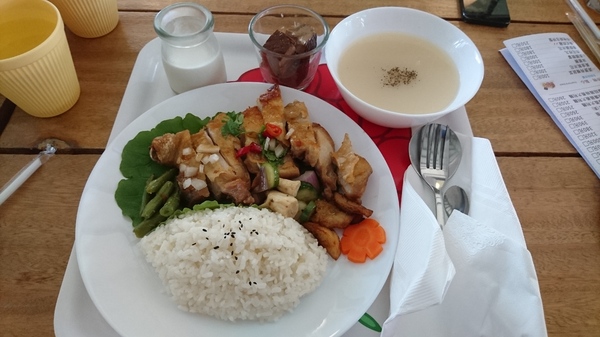 糖廍特色火鍋咖啡:高雄~糖廍特色火鍋咖啡~必吃可愛熊貓兒童餐~沙坑.溜滑梯.遊戲區小朋友玩的不亦樂乎~親子餐廳 聚餐的好地方~