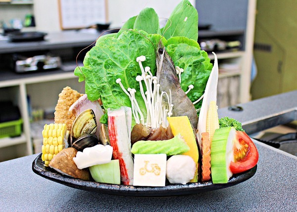醉食在石頭風味養生火鍋：【醉食在】石頭風味養生火鍋。苗栗竹南火鍋推薦