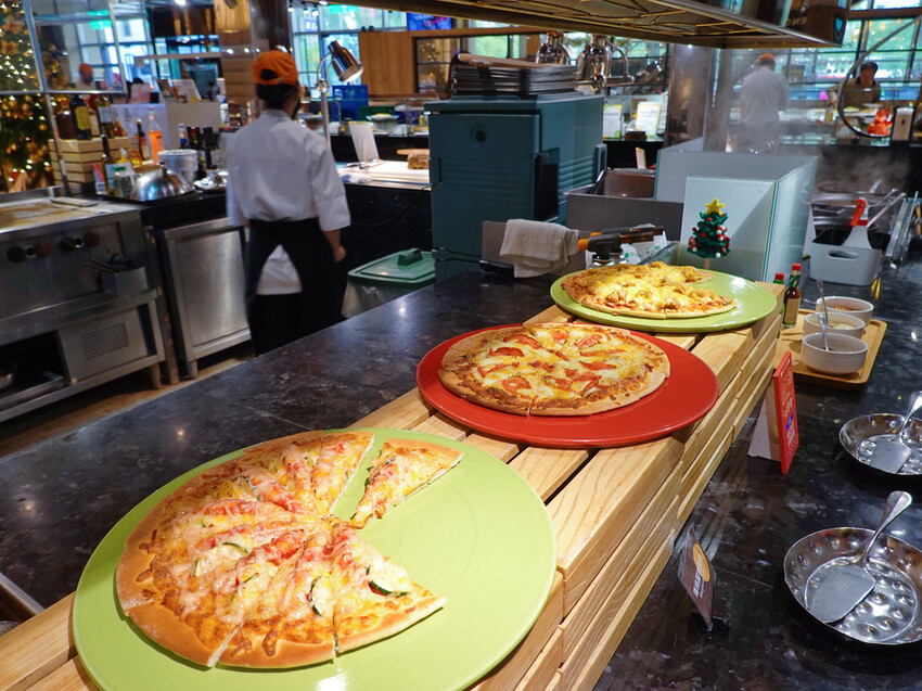 台北中山—豐FOOD海陸百匯|現切牛排、烤鴨三吃 異國美食多