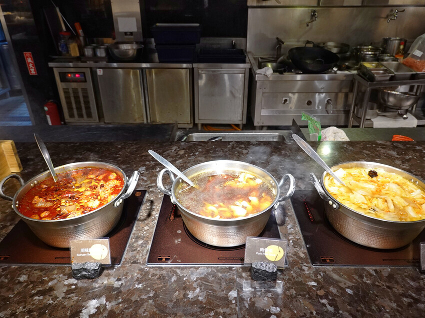 台北中山—豐FOOD海陸百匯|現切牛排、烤鴨三吃 異國美食多