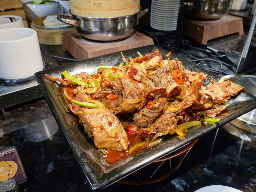 台北中山—豐FOOD海陸百匯|現切牛排、烤鴨三吃 異國美食多