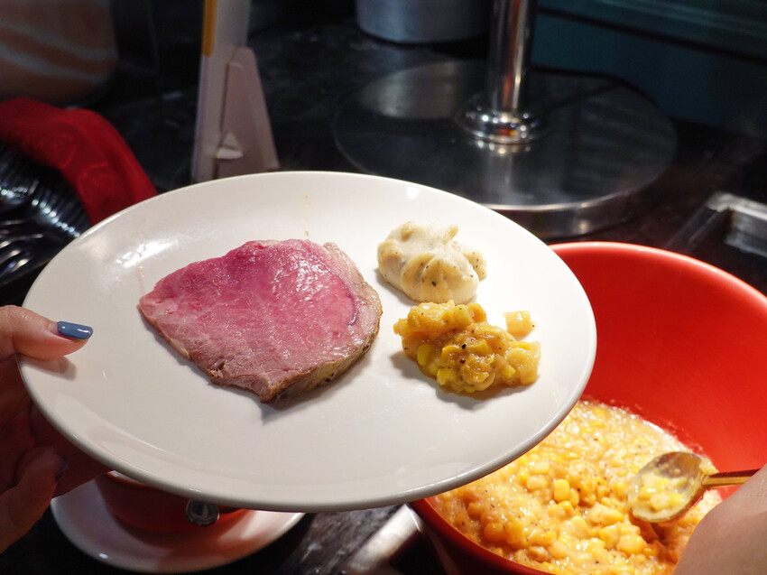 台北中山—豐FOOD海陸百匯|現切牛排、烤鴨三吃 異國美食多