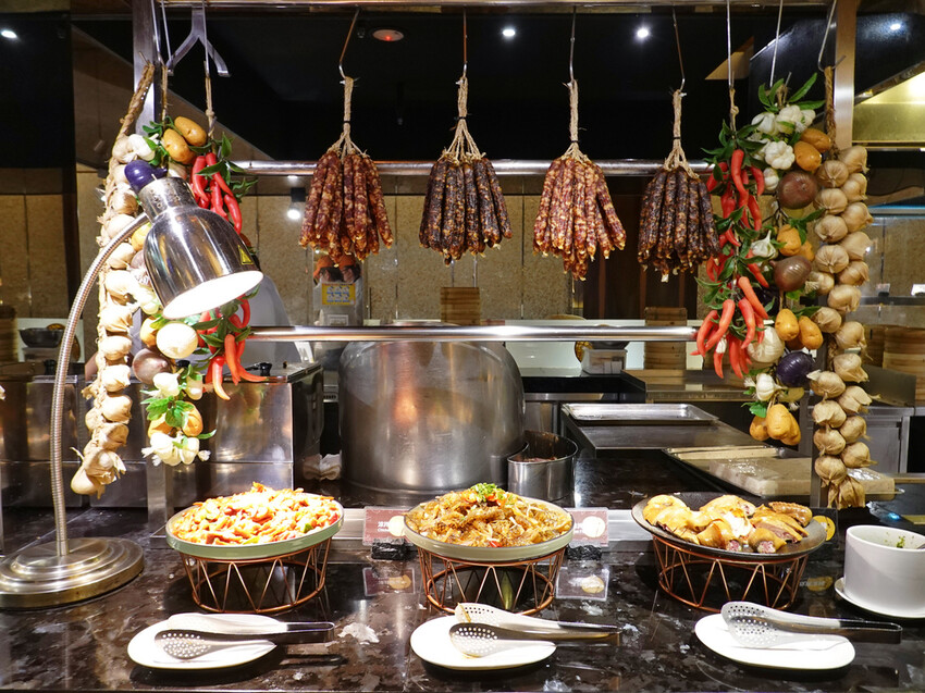 台北中山—豐FOOD海陸百匯|現切牛排、烤鴨三吃 異國美食多