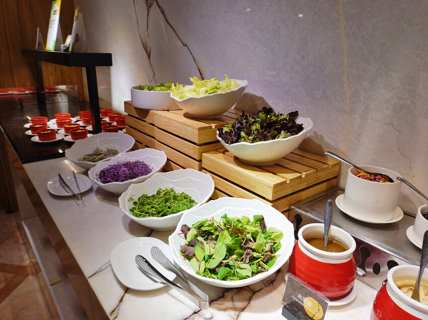 台北中山—豐FOOD海陸百匯|現切牛排、烤鴨三吃 異國美食多