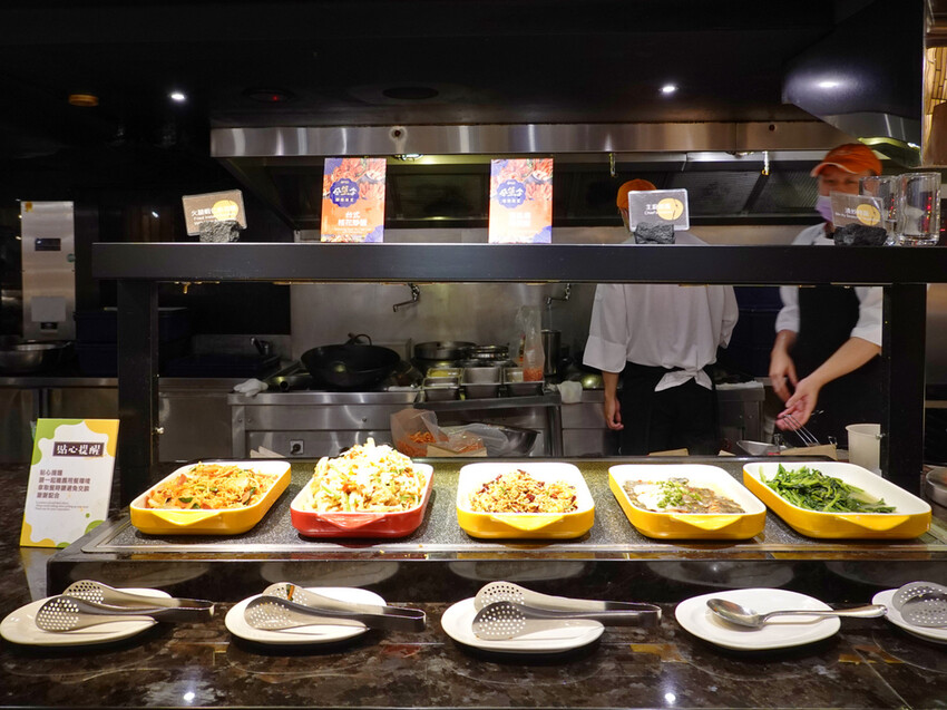 台北中山—豐FOOD海陸百匯|現切牛排、烤鴨三吃 異國美食多