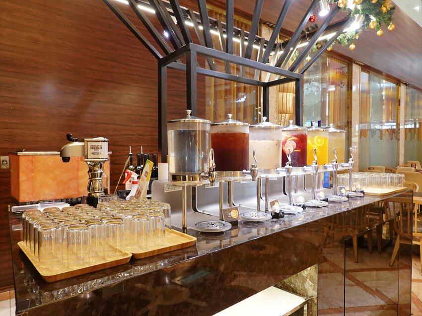 台北中山—豐FOOD海陸百匯|現切牛排、烤鴨三吃 異國美食多