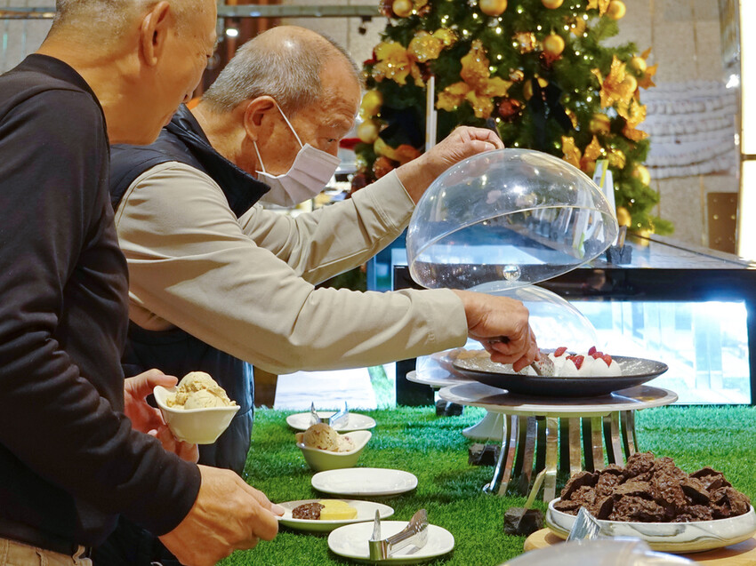 台北中山—豐FOOD海陸百匯|現切牛排、烤鴨三吃 異國美食多