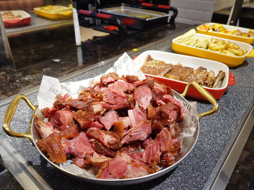 台北中山—豐FOOD海陸百匯|現切牛排、烤鴨三吃 異國美食多