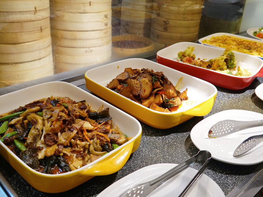 台北中山—豐FOOD海陸百匯|現切牛排、烤鴨三吃 異國美食多