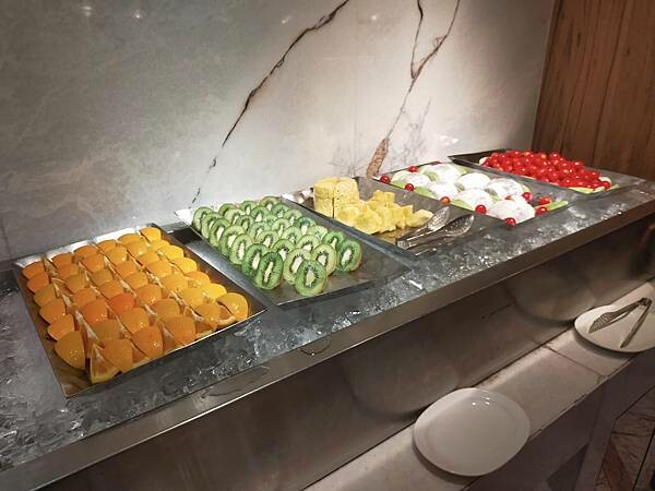 台北豐food海陸百匯~烤鴨港點~泰式料理~滿滿的各式超級豐